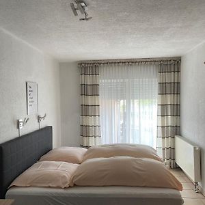 Zimmer mit Kingsize-Bett